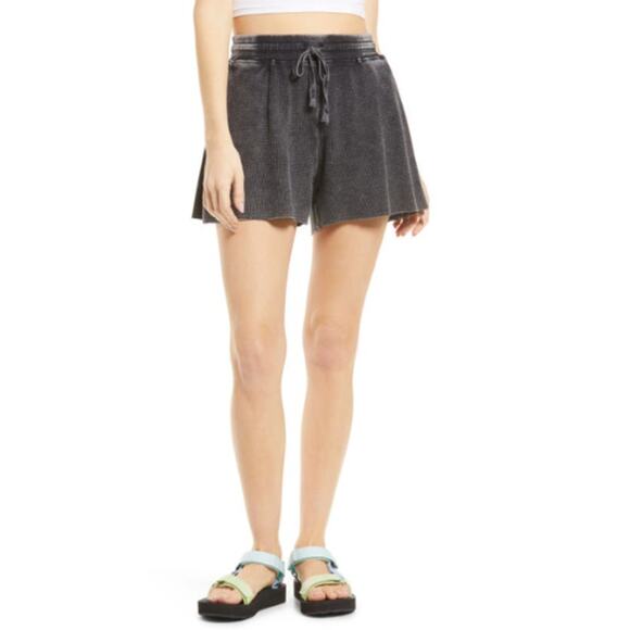 SPLENDID NWT Mineral Wash Waffle Knit Drawstring Shorts in Black  // XS - Picture 1 of 10